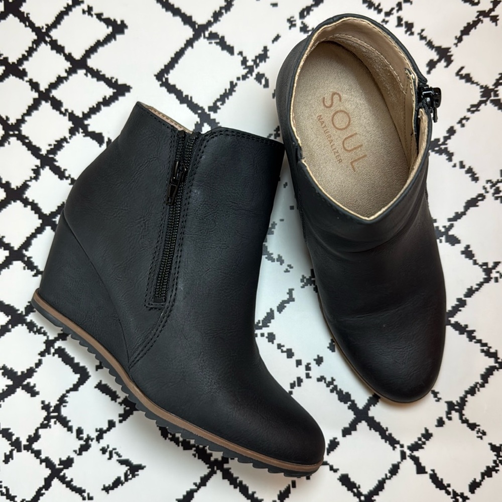 SOUL Naturalizer Women’s Black Wedge Ankle Boots - US Size 6.5 M - EUC